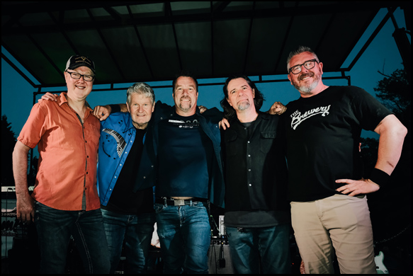 Full Rsz 10 w border